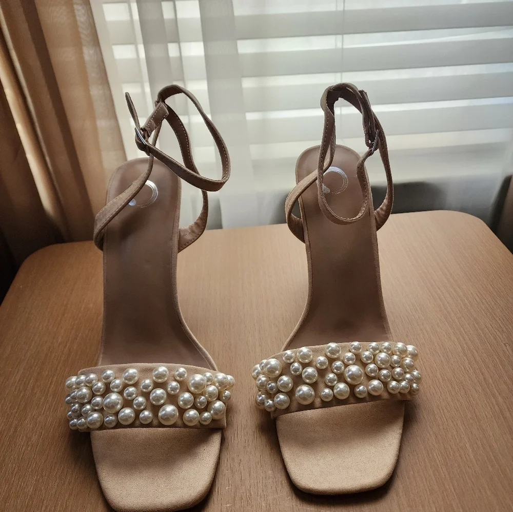 Journee Collection Tan Beige Microsuede Pearl Heel Sandals SZ 9.5 M - Picture 6 of 11